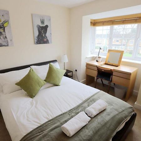 Easytravel Luxury Nec/Airport 3 Beds House Apartment Birmingham Bagian luar foto