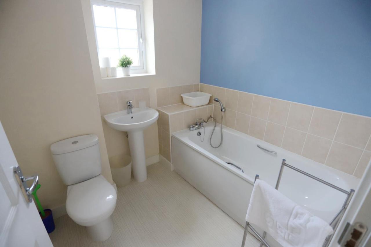 Easytravel Luxury Nec/Airport 3 Beds House Apartment Birmingham Bagian luar foto