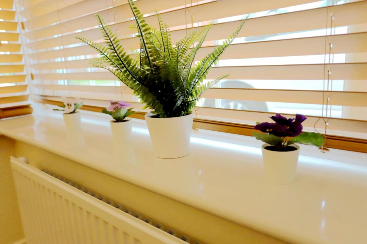 Easytravel Luxury Nec/Airport 3 Beds House Apartment Birmingham Bagian luar foto