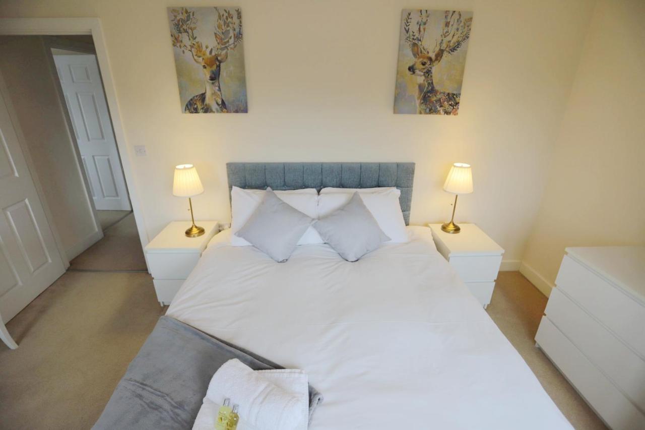Easytravel Luxury Nec/Airport 3 Beds House Apartment Birmingham Bagian luar foto
