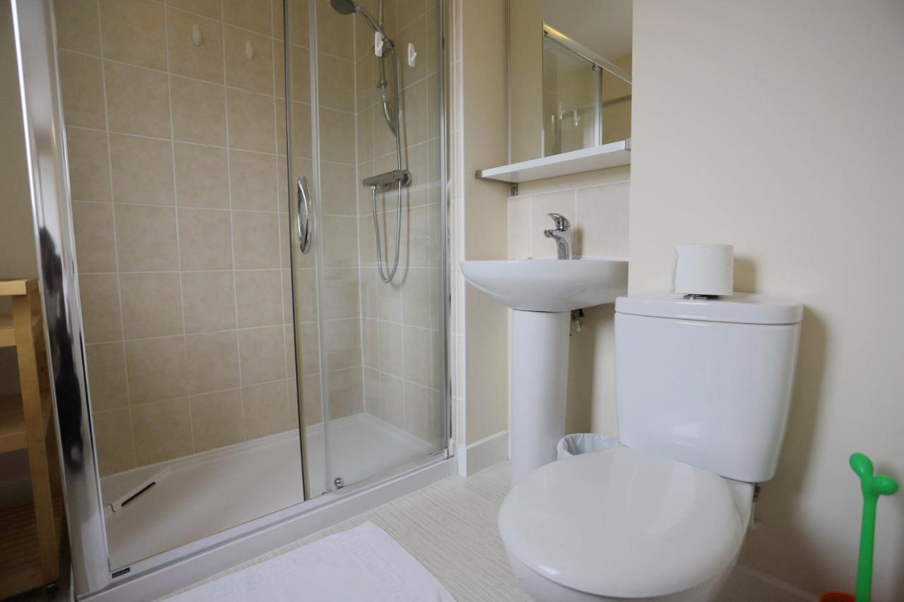 Easytravel Luxury Nec/Airport 3 Beds House Apartment Birmingham Bagian luar foto