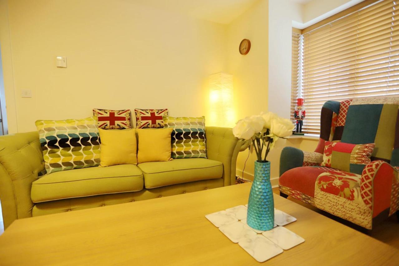 Easytravel Luxury Nec/Airport 3 Beds House Apartment Birmingham Bagian luar foto