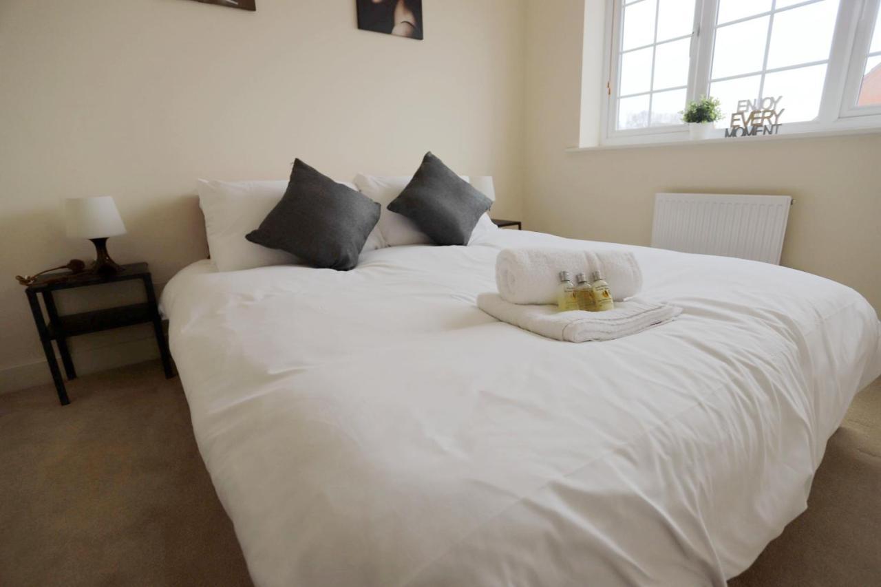 Easytravel Luxury Nec/Airport 3 Beds House Apartment Birmingham Bagian luar foto