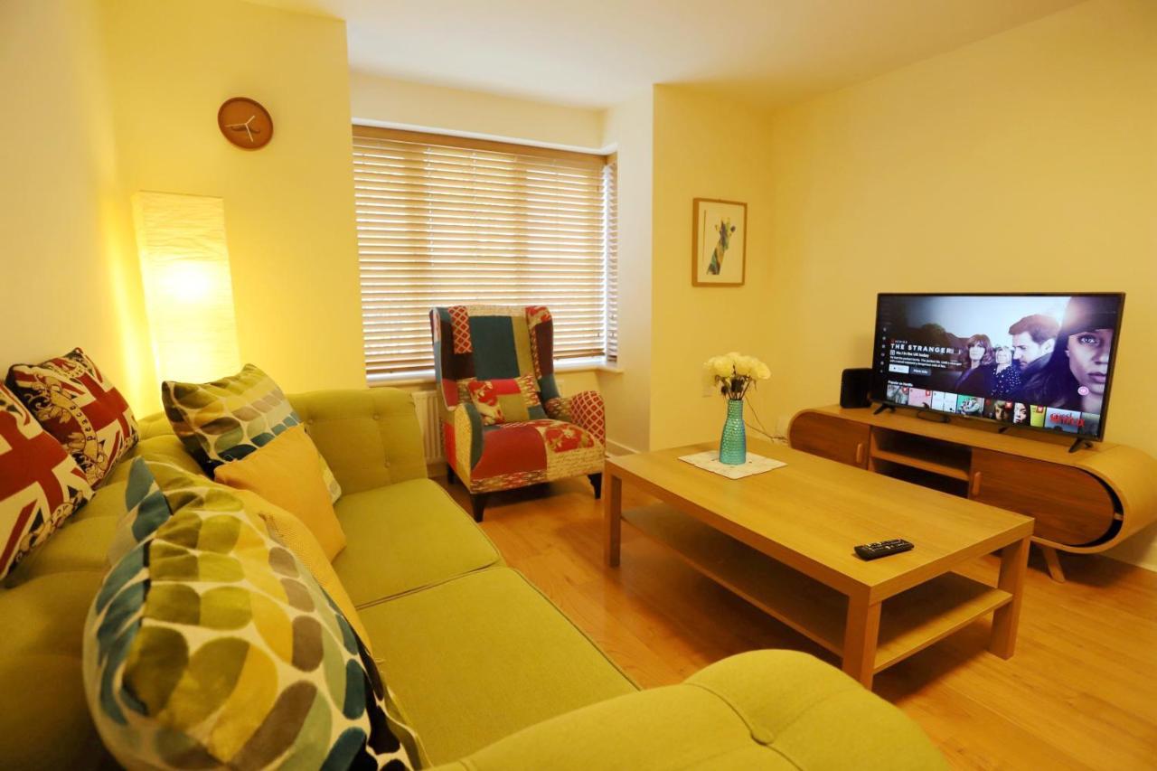 Easytravel Luxury Nec/Airport 3 Beds House Apartment Birmingham Bagian luar foto