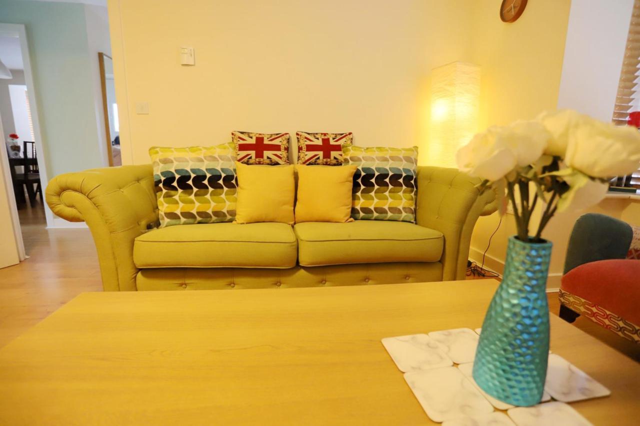 Easytravel Luxury Nec/Airport 3 Beds House Apartment Birmingham Bagian luar foto