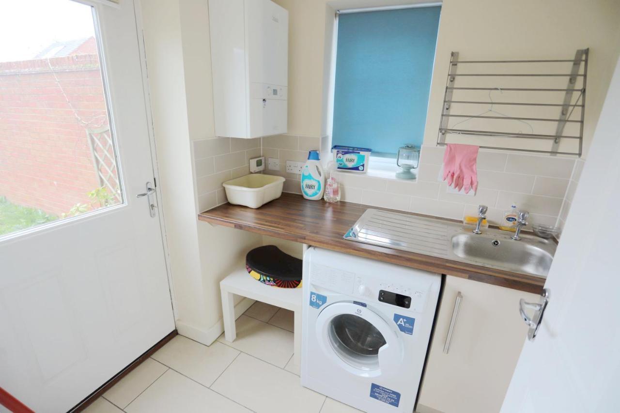 Easytravel Luxury Nec/Airport 3 Beds House Apartment Birmingham Bagian luar foto