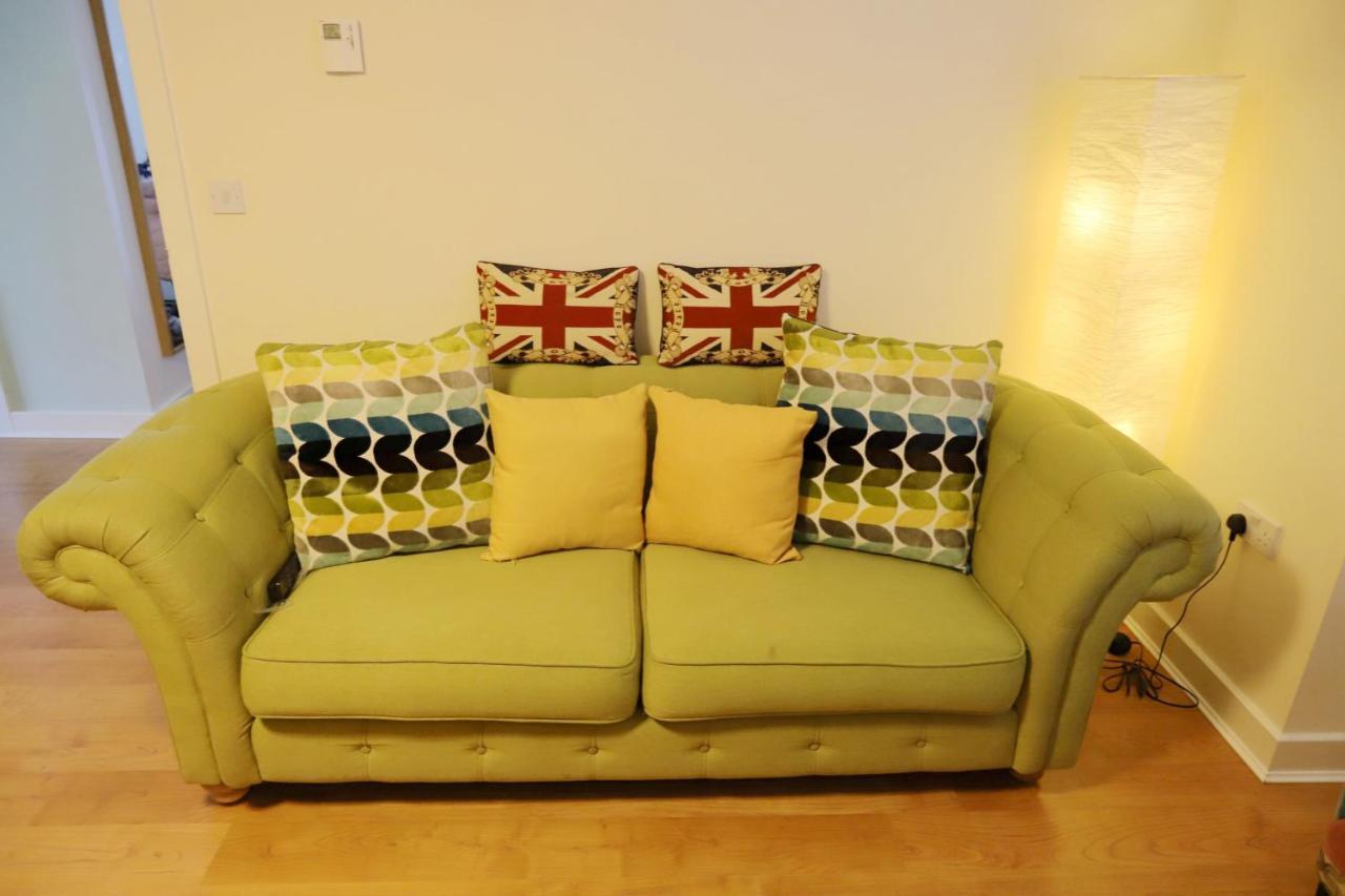 Easytravel Luxury Nec/Airport 3 Beds House Apartment Birmingham Bagian luar foto