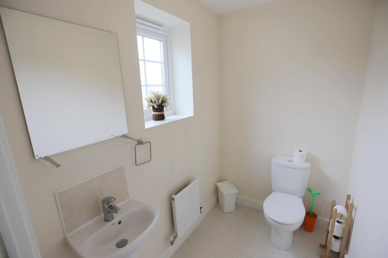 Easytravel Luxury Nec/Airport 3 Beds House Apartment Birmingham Bagian luar foto