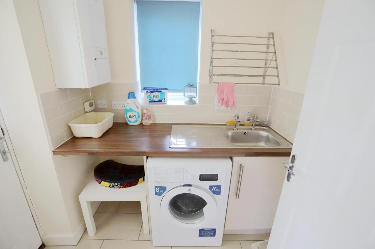 Easytravel Luxury Nec/Airport 3 Beds House Apartment Birmingham Bagian luar foto