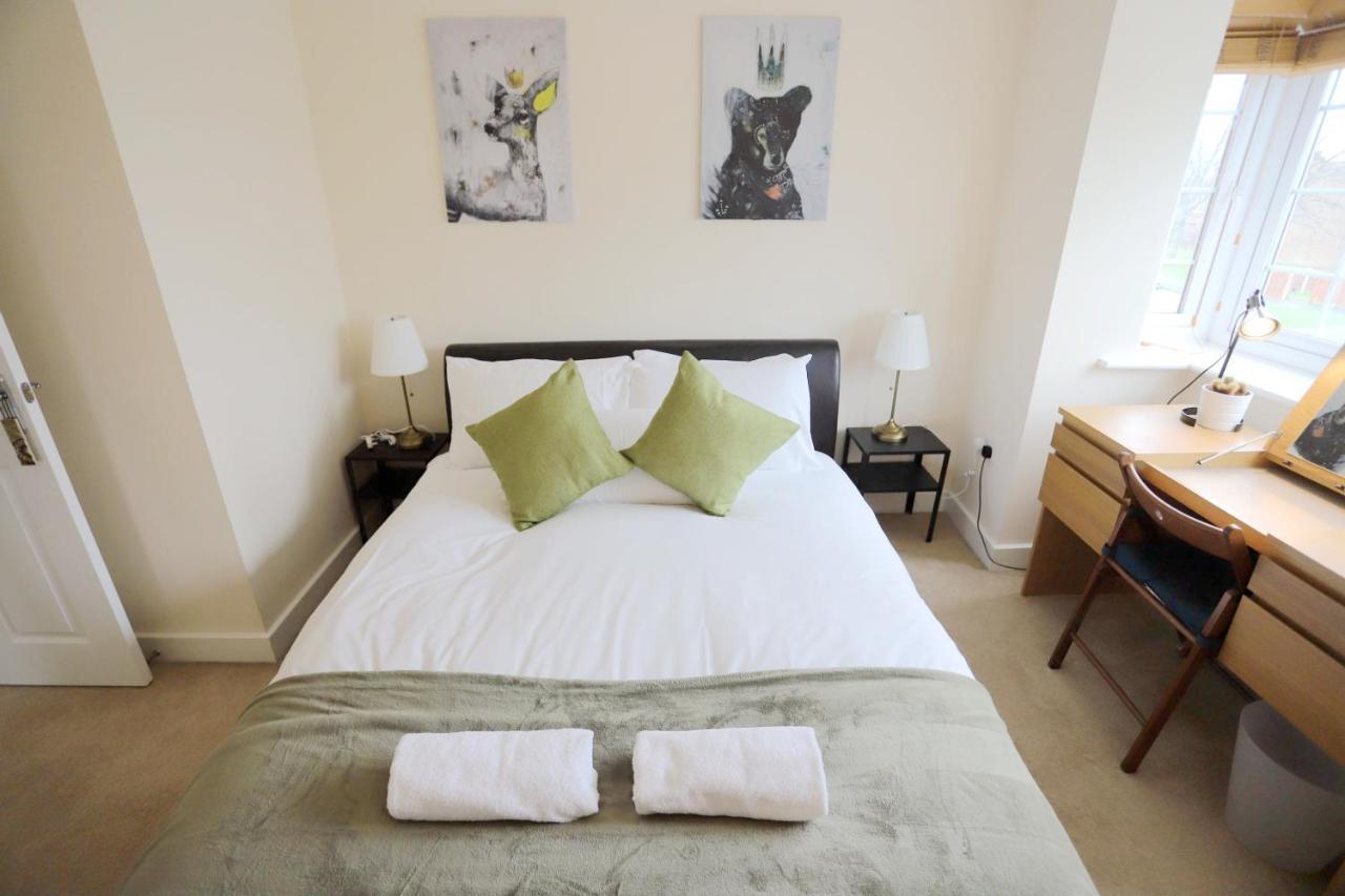 Easytravel Luxury Nec/Airport 3 Beds House Apartment Birmingham Bagian luar foto