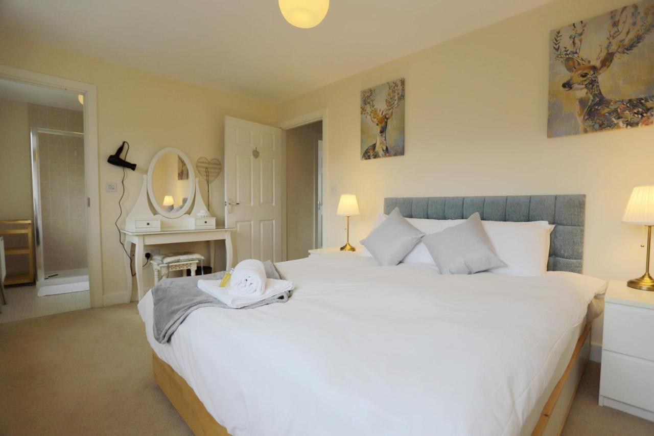 Easytravel Luxury Nec/Airport 3 Beds House Apartment Birmingham Bagian luar foto
