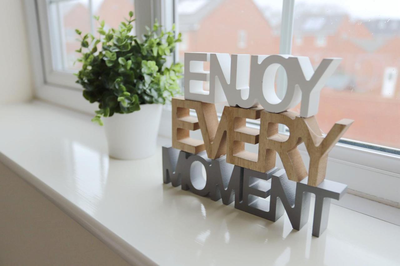Easytravel Luxury Nec/Airport 3 Beds House Apartment Birmingham Bagian luar foto